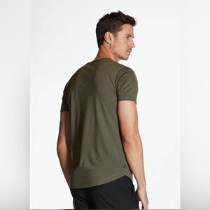 NWT CUTS CLOTHING AO V-Neck Curve-Hem Tee | Signature-fit PYCA Pro - Pine